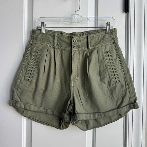 American Eagle Baggy Mom Shorts Olive Green High Waisted Pleated Size 8 - Picture 1 of 6